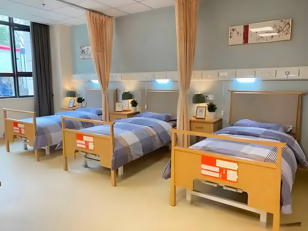 深圳市户口积分入户评分表_这版超人如何应对特朗普的时代 这版超人比你顾人护工会照